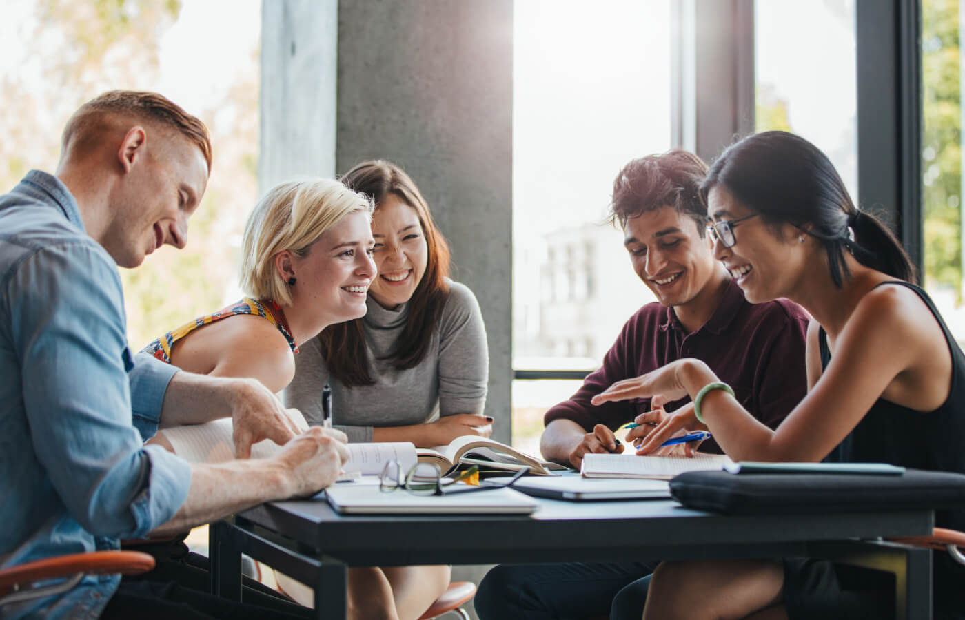 Auszubildende bilden eine Lerngruppe